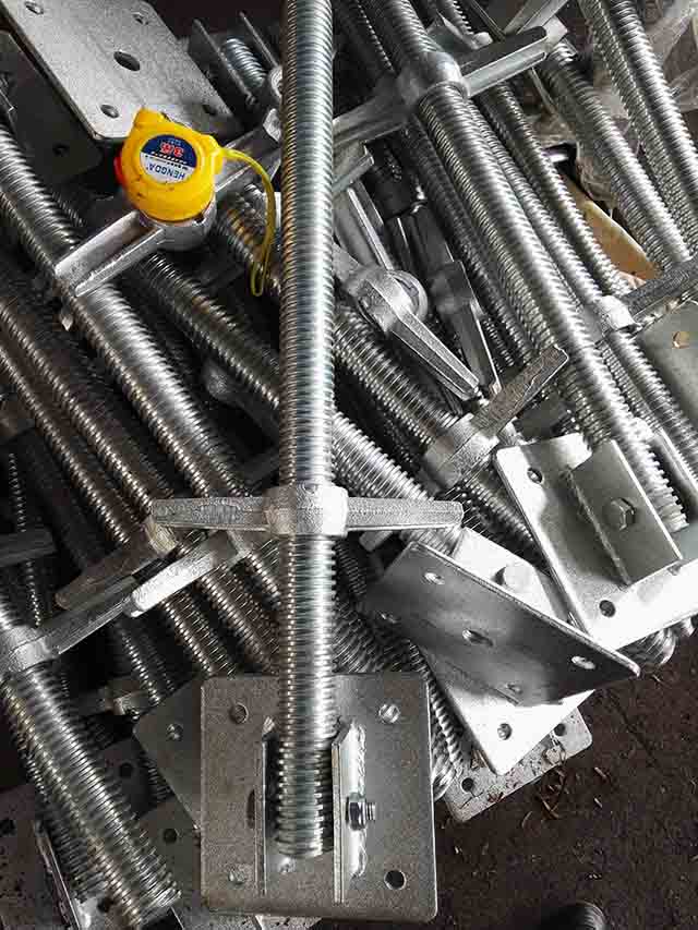 Galvanized Scaffolding Screw Swivel Base Jack from China manufacturer